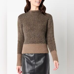 Worthington, L, brown & black fuzzy knit sweater with a chevron pattern, EUC.
